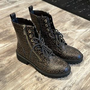Guess boot size 8 Woman’s